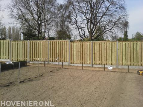 Hout beton schutting