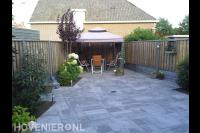 Tuinaanleg met bestrating, beplanting en schutting 2