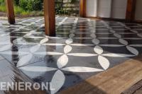 Sierbestrating onder overkapping