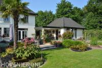 Romantisch ingerichte tuin