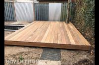 Houten vlonder bij vijver 1