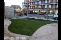 Tuin bestraten met klinkers en aanleggen gazon van graszoden