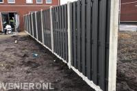 Schutting met antraciet schermen