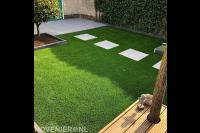 Kunstgras rondom tegels