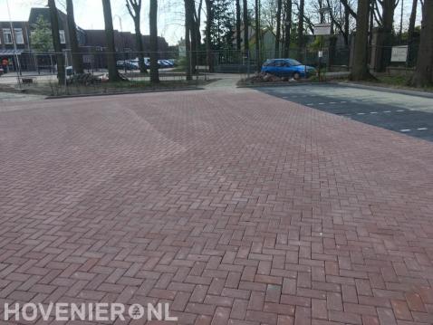 Bestraten van bedrijfsterrein met betonklinkers