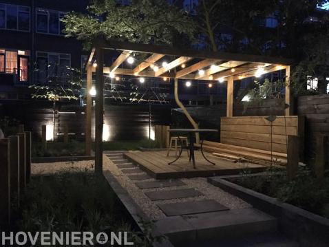 Houten pergola met sfeerverlichting