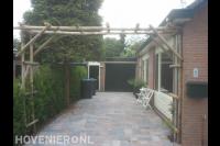 Houten pergola boven oprit