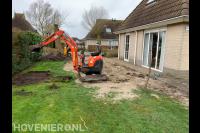 Tuin afgraven met minigraver
