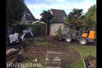 Tuin afgraven met minikraan en minishovel