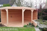 Houten veranda met vlonder