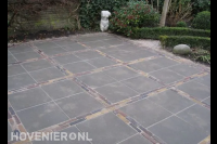 Sierbestrating van tegels en gebakken klinkers