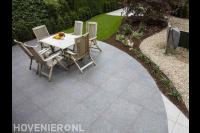 Terras van keramische tegels