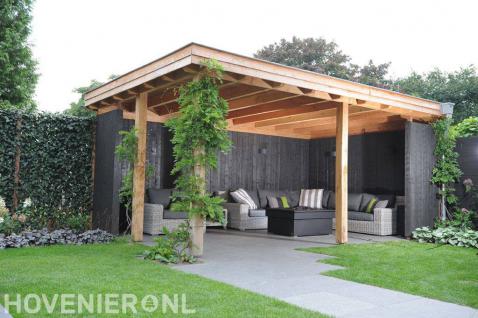 Luxe houten overkapping met loungeset