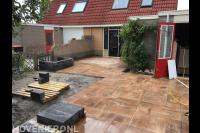 Achtertuin bestraten met keramische tegels