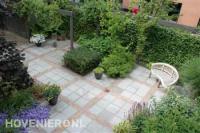 Groene tuin met tuinhuisje en pergola 4