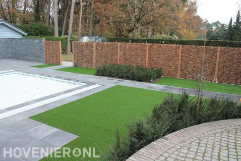 Kunstgras bij zwembad in tuin 2