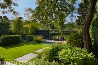 tuin renovatie stadstuin met tuinoverkapping en jaarrond bloem-florera