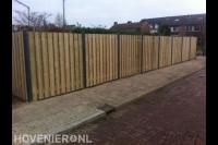 Hout beton schutting plaatsen