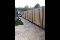 Hout beton schutting plaatsen