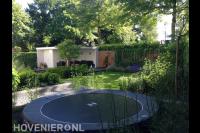 Trampoline in achtertuin