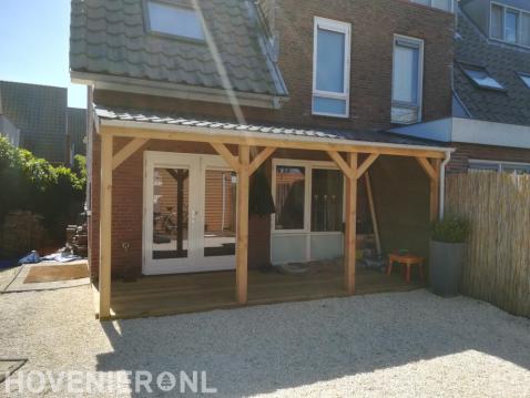 Houten terrasoverkapping met vlonder