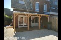 Houten terrasoverkapping met vlonder