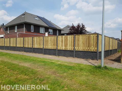 Hout beton schutting bij nieuwbouwwoning