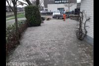 Oprit bestraten met koppelstenen