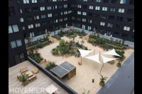 Grote binnentuin met mediterraanse sfeer