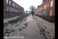 Bestraten van weg in woonwijk met betonklinkers 2