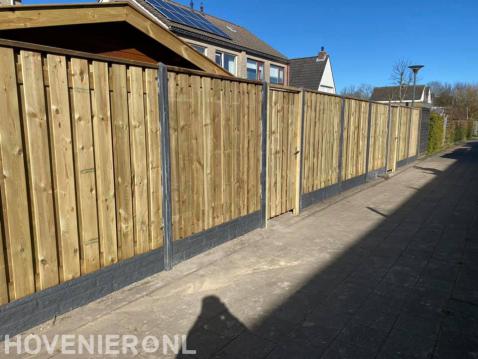 Hout beton schutting met tuinpoort