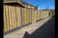 Hout beton schutting met tuinpoort