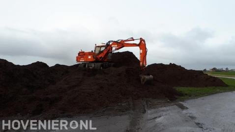 Grondwerk met graafmachine