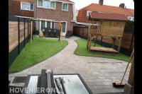 Tuinaanleg met bestrating en kunstgras