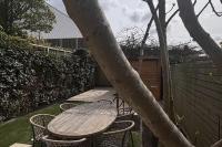 Entree met split en natuurstenen kantopsluiting