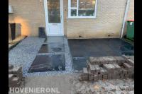 Voortuin met sierbestrating en split 1