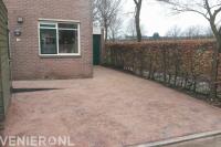 Voortuin en oprit bestraten met betonklinkers