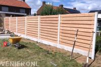 Hout beton schutting plaatsen