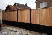 Hout beton schutting plaatsen