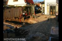 Vijver uitgraven met minikraan