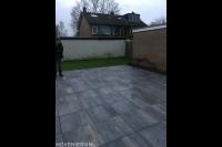 Tuinaanleg met bestrating en kunstgras