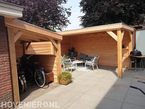 Houten overkapping en fietsenstalling