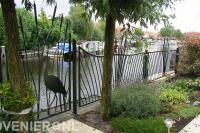 Hekwerk aan het water