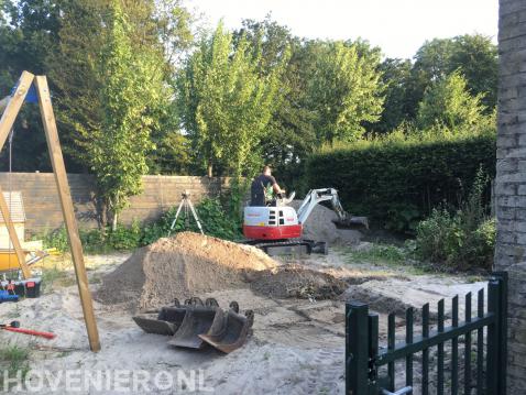 Tuin afgraven met minigraver