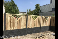 Hout beton schutting plaatsen