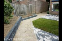 Tuinaanleg met bestrating, graszoden en verhoogde borders