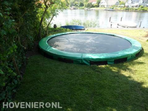 Gazon met ingebouwde trampoline