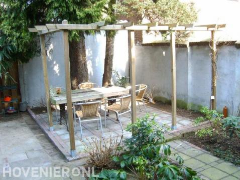 Houten pergola boven terras