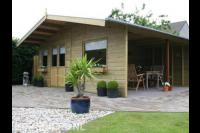 Grote blokhut met overkapping