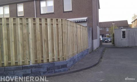 Houten schutting plaatsen